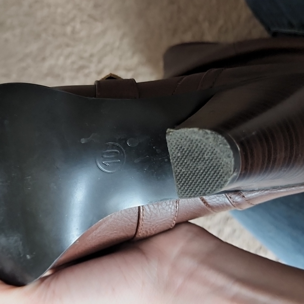 Boots - Picture 3 of 3